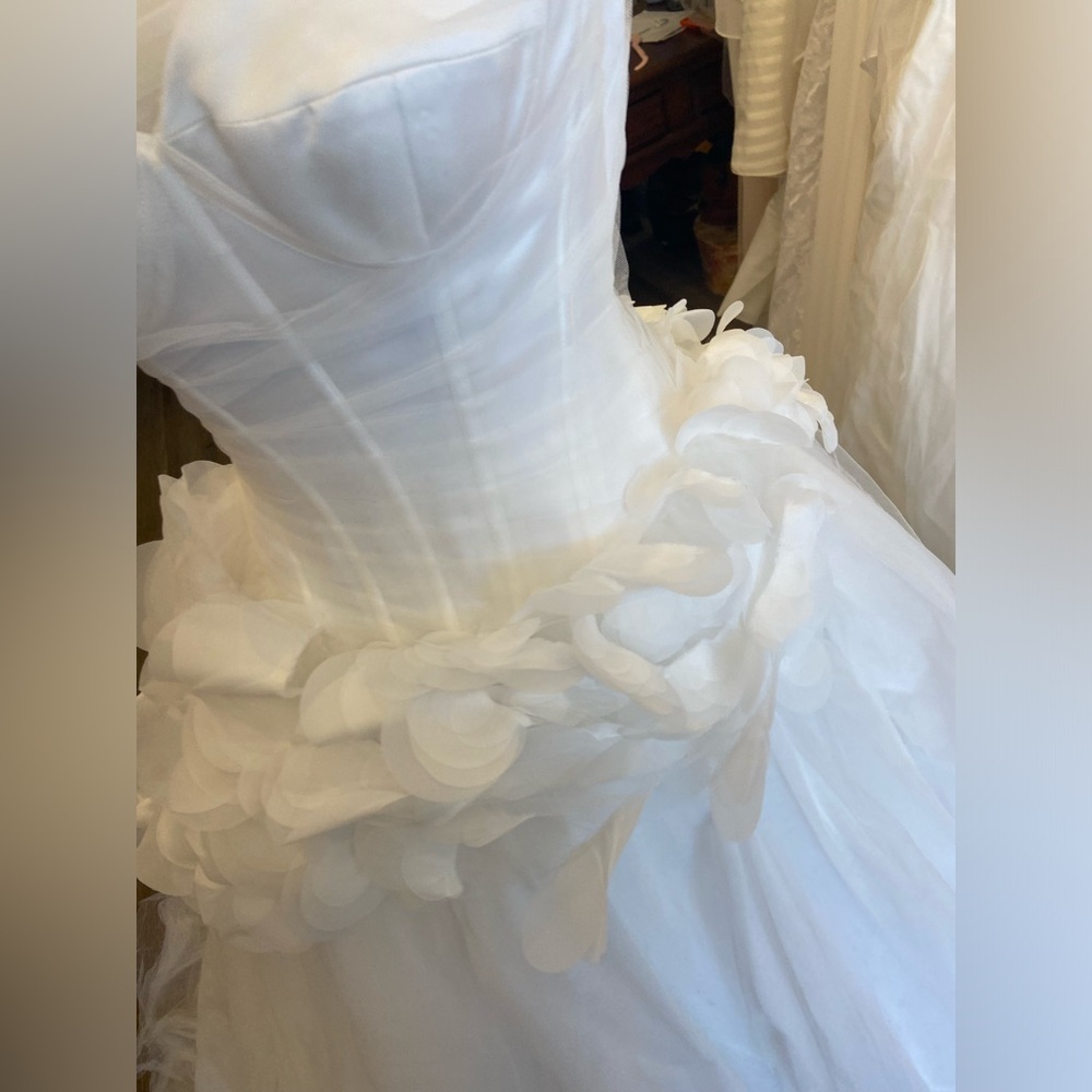 Vera Wang White Strapless Ball Gown Wedding Dress with Floral Waist - Picture 4 of 13